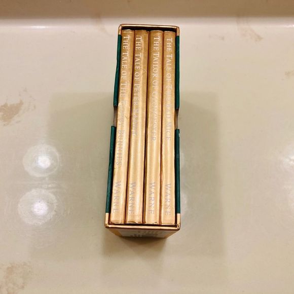 Peter Rabbit Holiday Collection Deluxe Set - Picture 3 of 6